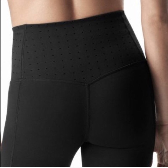 Nike Pants - Nike Women’s Sculpt Training Capris